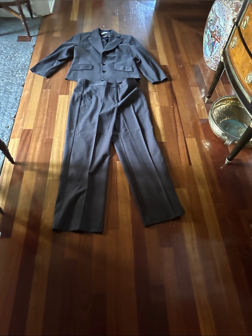 Women’s Two-Piece Gray Pant Suit - Classic Professional Set
